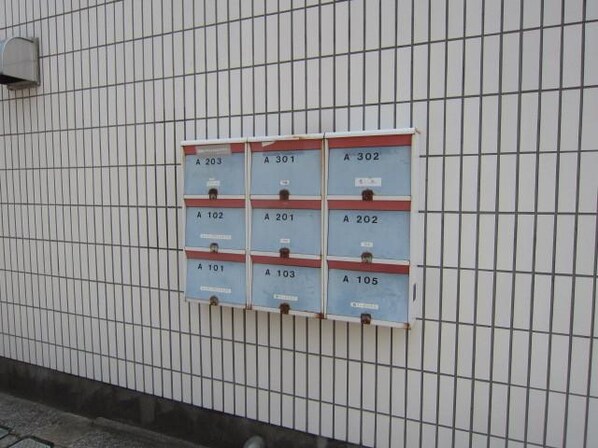 ニュークレセントビルの物件内観写真